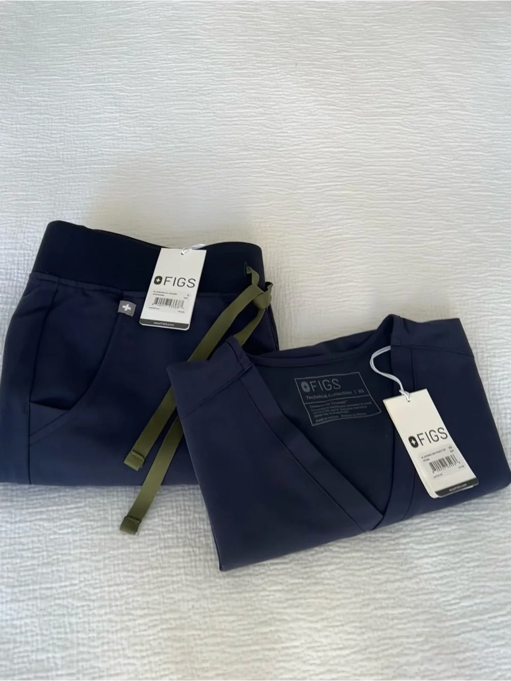 NWT FIGS Quiet Navy Scrub Set XS Top / S Zamora Jogger Pants - Picture 2 of 15